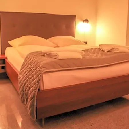 Bluestone Boarding 4*