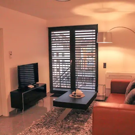 מלון דירות Bluestone Boarding 4*